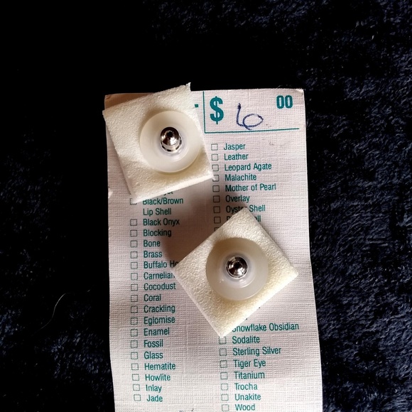 Vintage Karla Jordan - Red Limestone Earrings - Picture 3 of 4